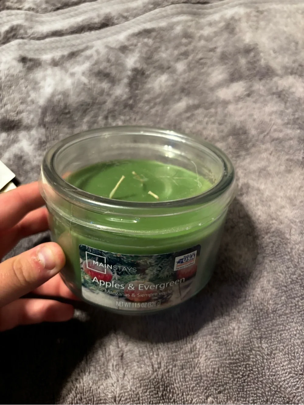 New never used Mainstays Apples & Evergreen Scented Candle - Green